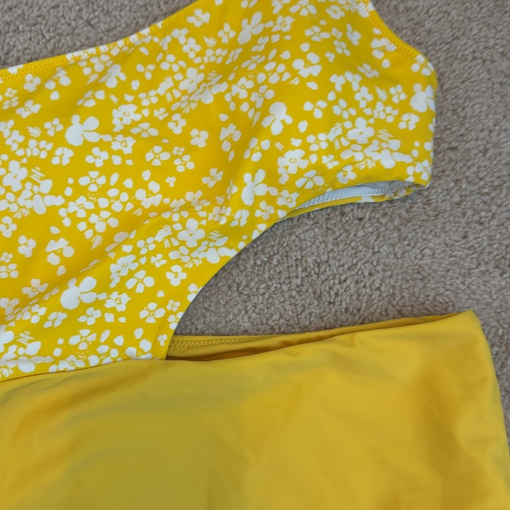 Aerie one piece cutout bathing suit - Picture 2 of 3